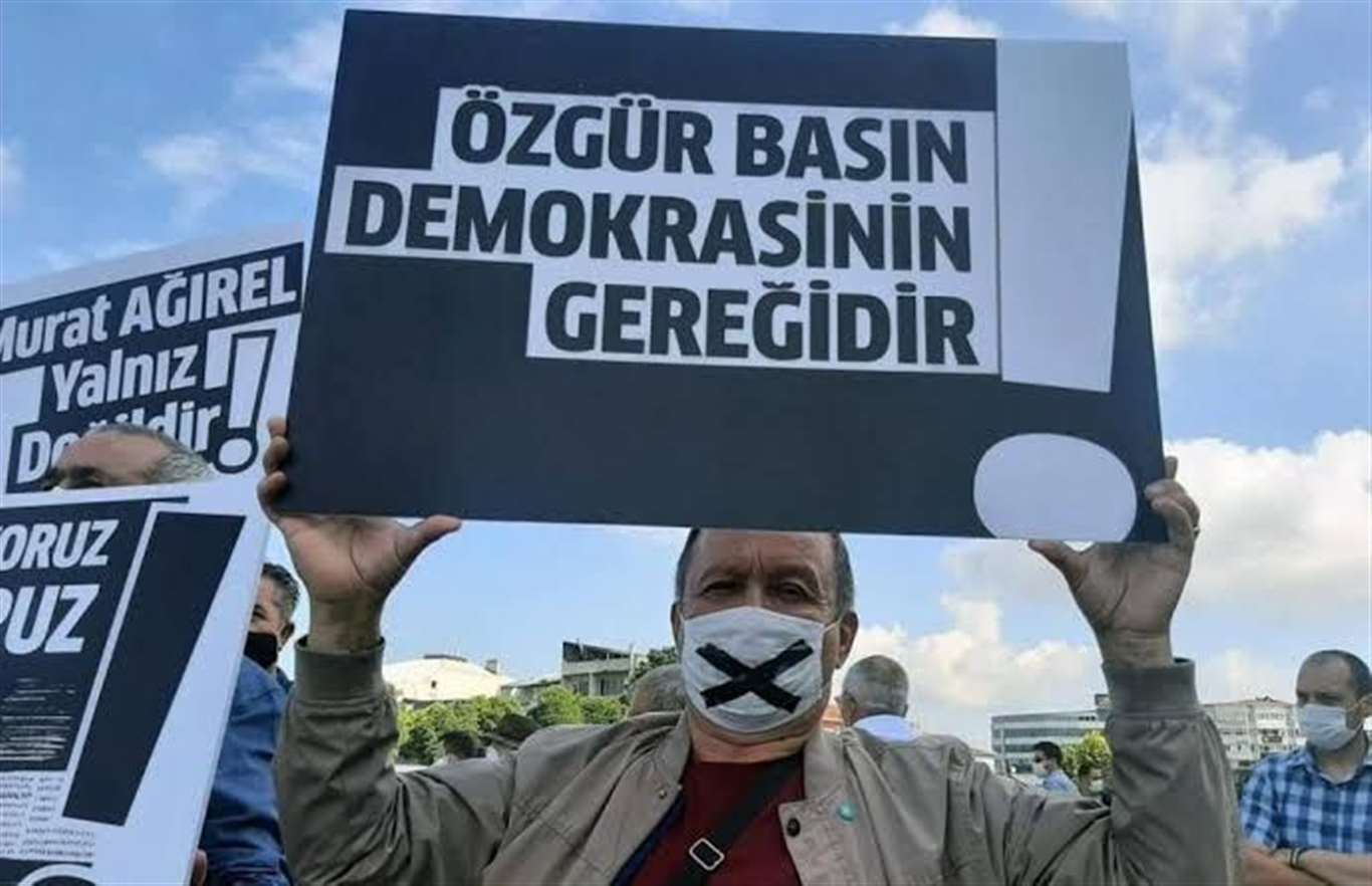Türkiye'de gerçekleri yazmanın bedeli: 1 yılda 313 soruşturma, 137 yıl hapis haberi